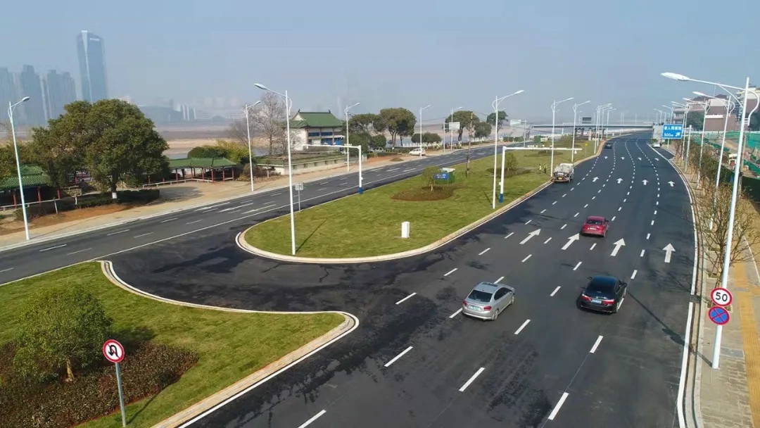 “不堵车了，，，，，，通过时间至少缩短了三分之二” 沿江中北大道提升刷新（一期）工程主线通车利便市民出行