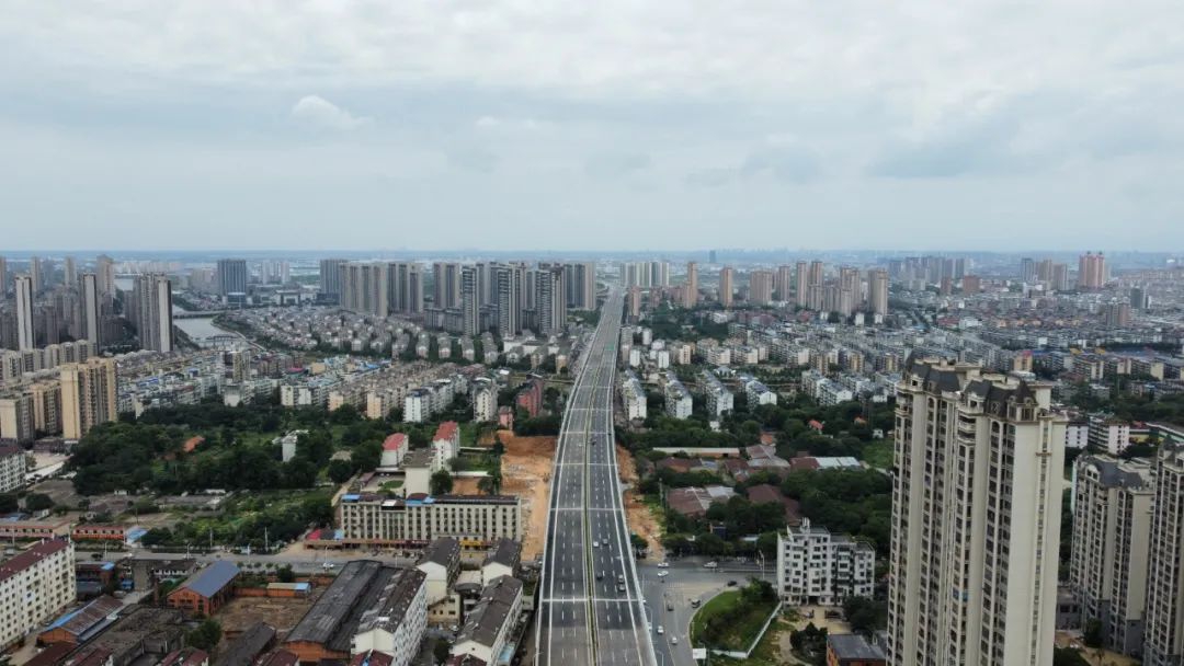 专心用情做好民生工程